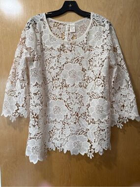 Delicate Floral Crochet Blouse - Cream